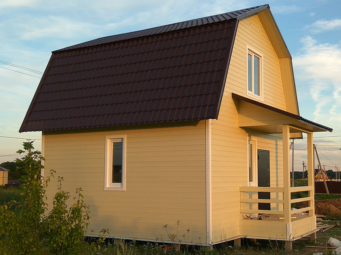Третье фото дома с мансардой 6 на 6. Дом построен в Липецкой области, можно заказать строительство в других регионах, доставка есть в разделе цены на нашем сайте.